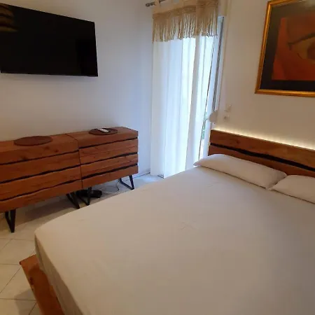 Pefko Couple's Cave